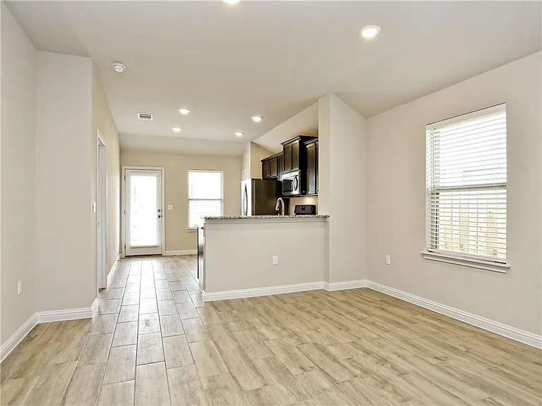 8205 Cottage Rose Dr — Photo 38