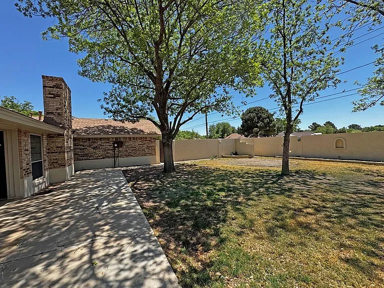 4027 Angelina Dr — Photo 15