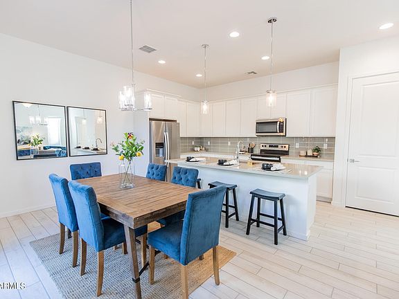 DINING AREA (FIRST FLOOR)