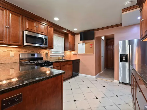 145 Tenafly Rd, Tenafly, NJ 07670