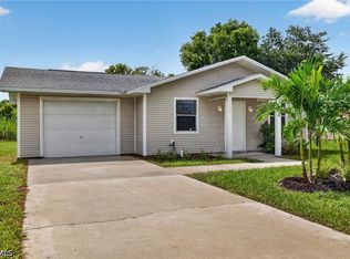 3656 Suntrust Dr, Fort Myers, FL 33916