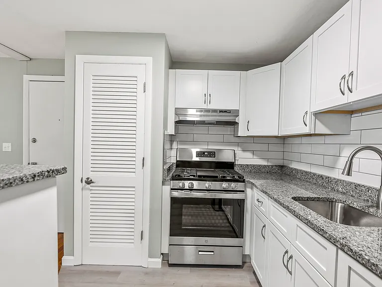 3 Elaine St #33 — Photo 3
