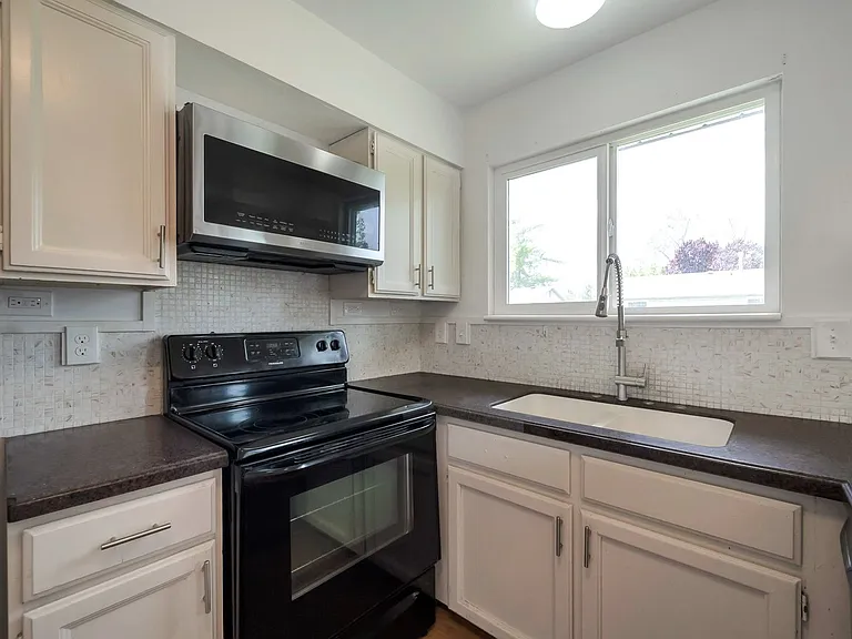 1662 S 400 W — Photo 6