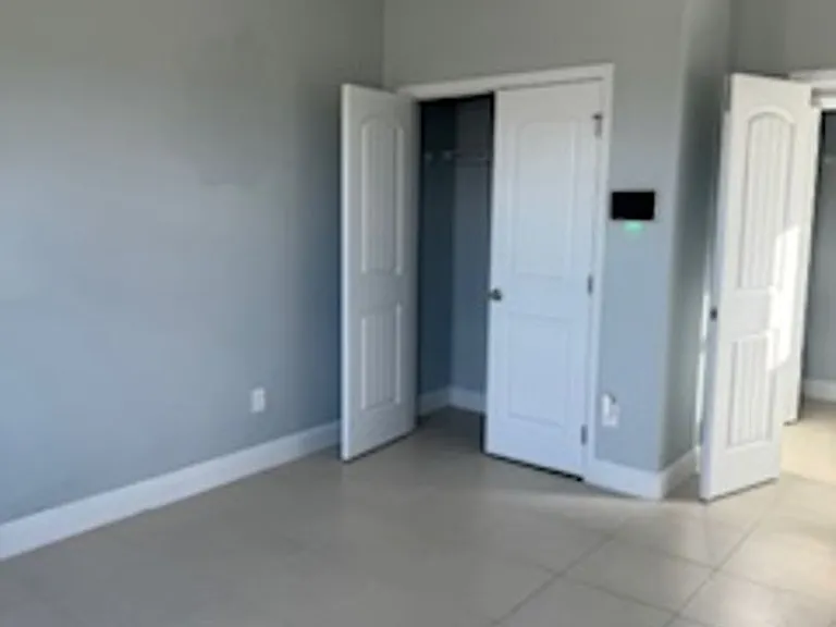 5717 SW 49th Ave — Photo 13
