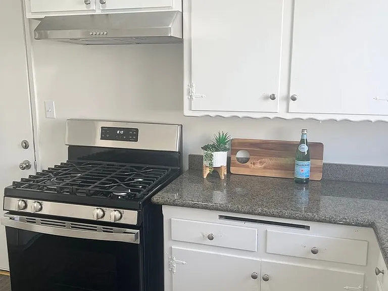 13840 Christine Dr — Photo 13