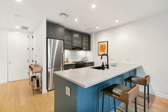 860 Lorimer St #3D — Photo 3