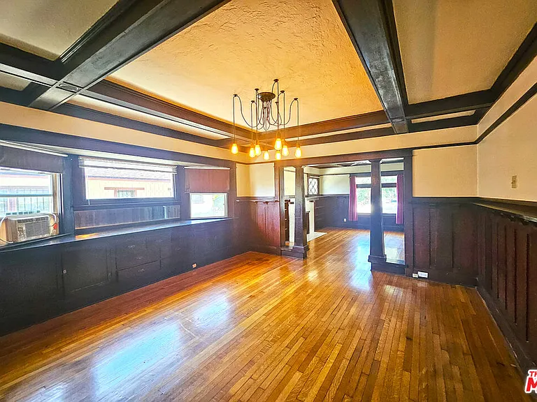 648 N Heliotrope Dr — Photo 7