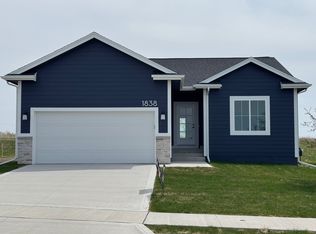 1838 Silver Maple Dr, Norwalk, IA 50211