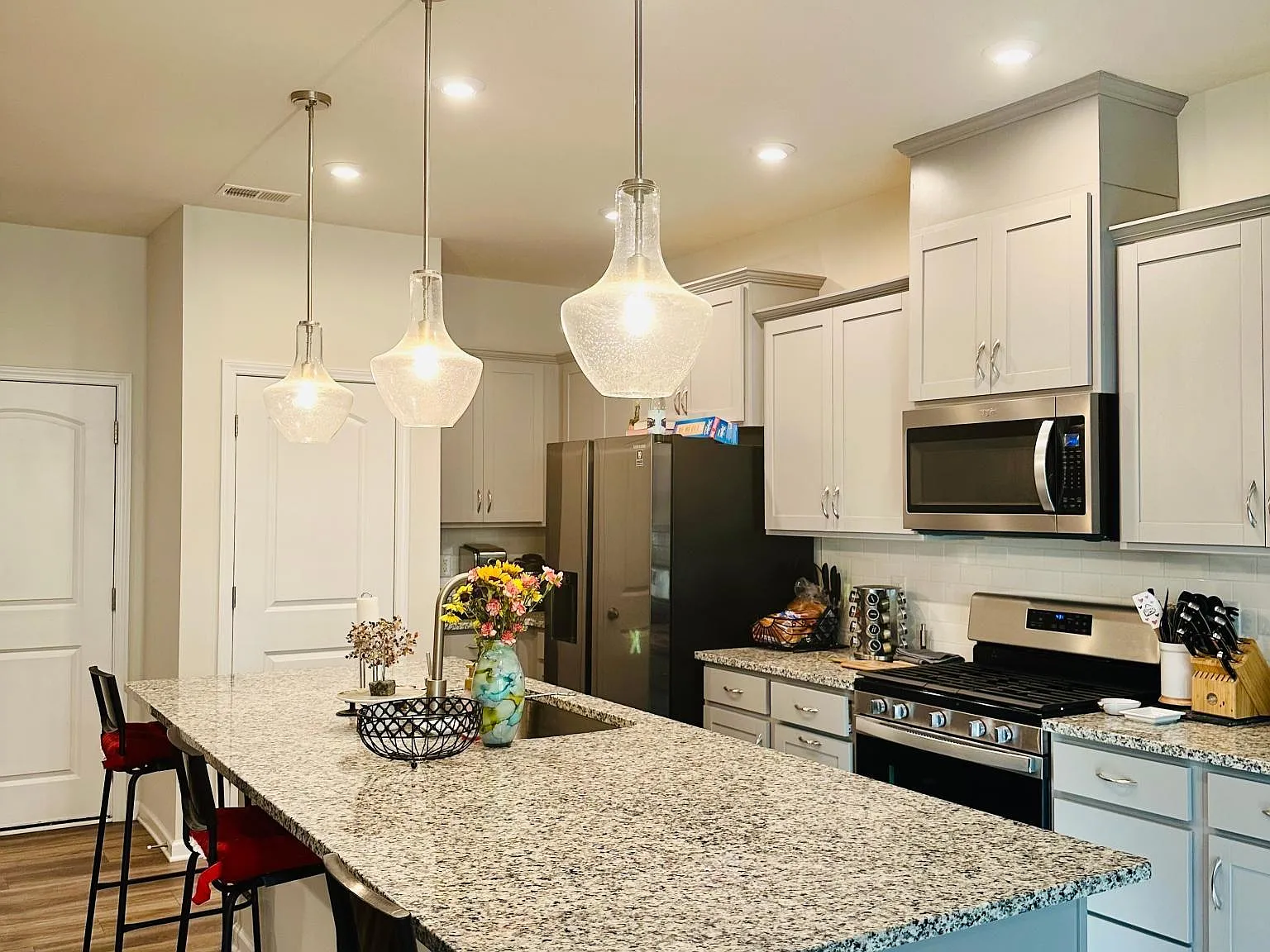 3 bed, 1600 sqft, $2,245 — Photo 3