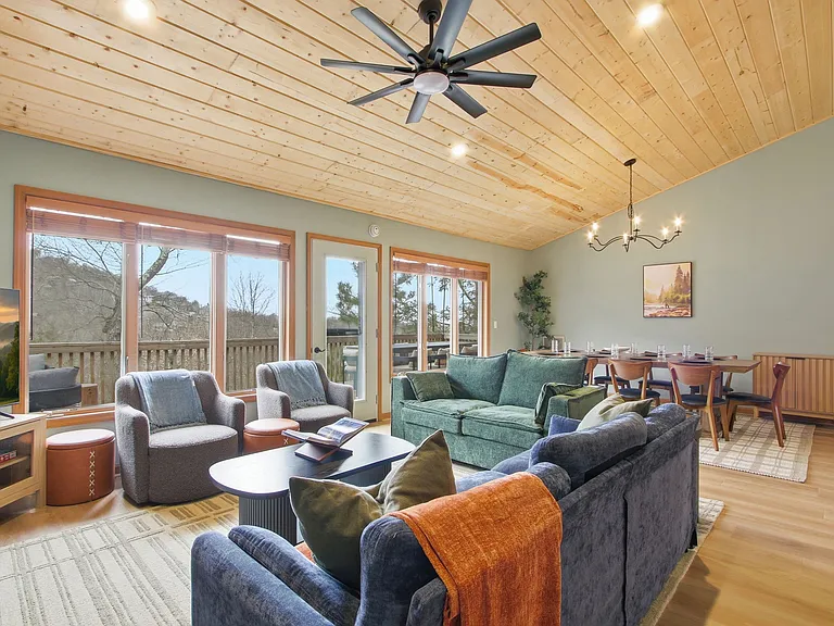 111A Charter Hills Rd — Photo 4