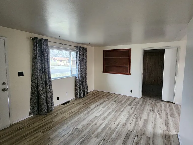 1426 Kearney Ave — Photo 2