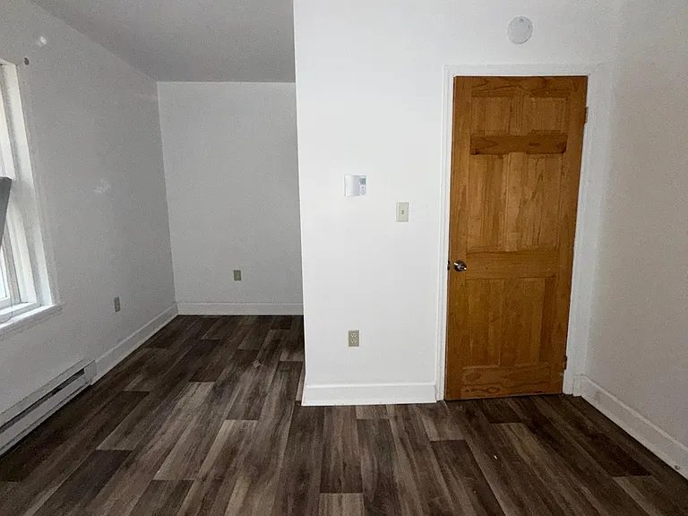 117-119 N College St #1 — Photo 3