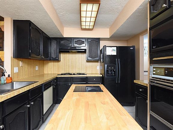 5th image of 613 Briar Creek Dr