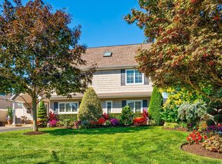 8 Quiet Ln, Levittown, NY 11756