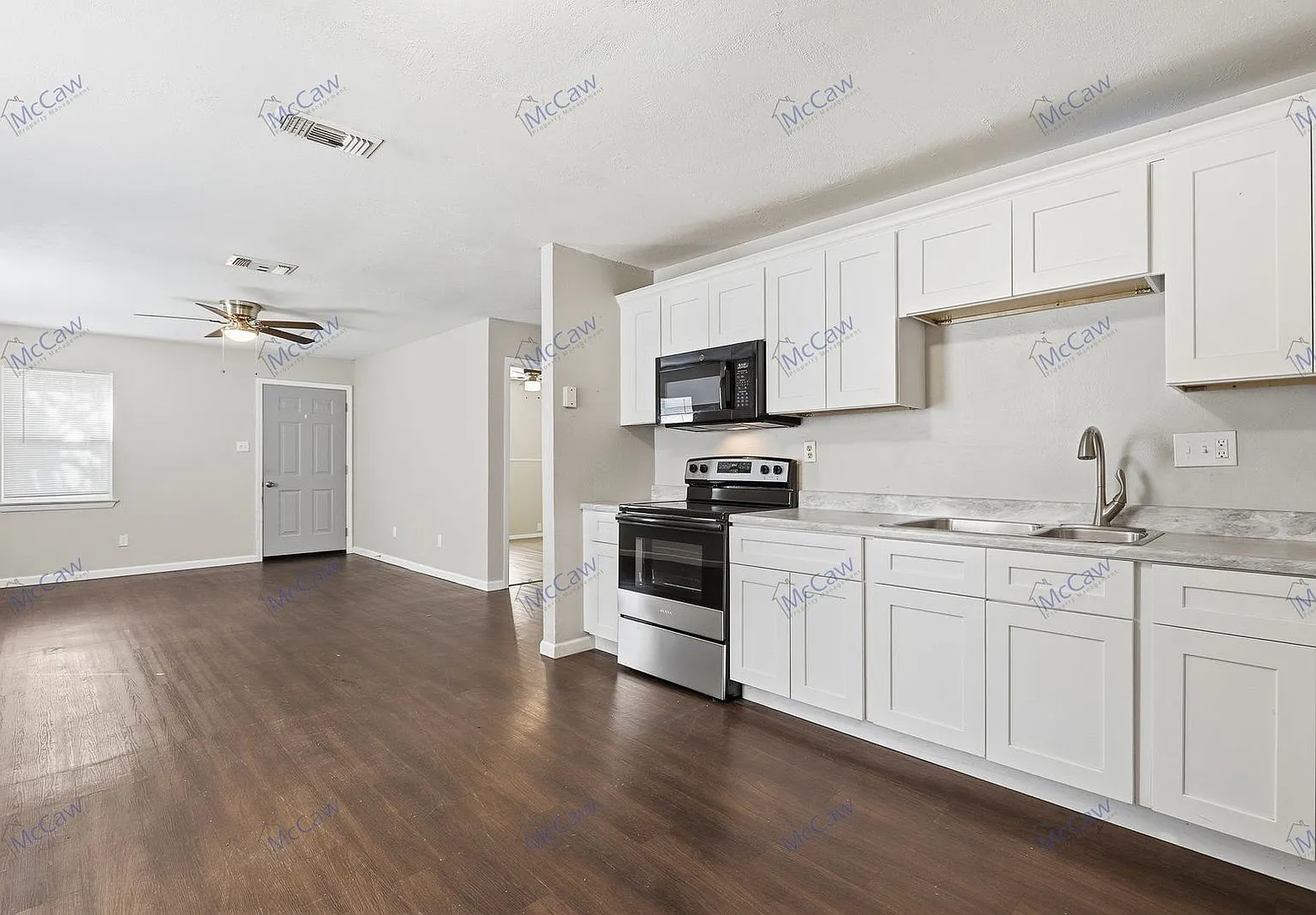 2 bed, 1.0 bath, 928 sqft, $1,200 — Photo 3