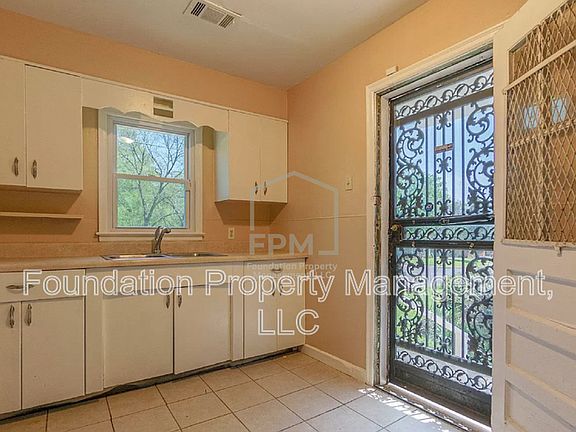 4th image of 2061 Pendleton St