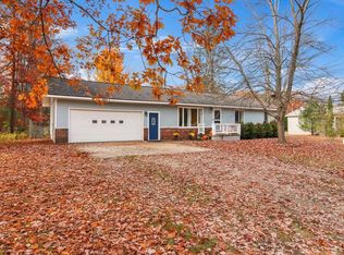 2144 Tonawanda Rd, Interlochen, MI 49643