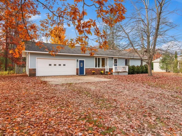 2144 Tonawanda Rd, Interlochen, MI 49643