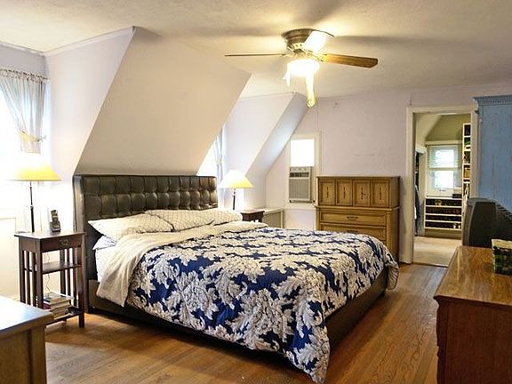 Master BR w/large walk-through closet