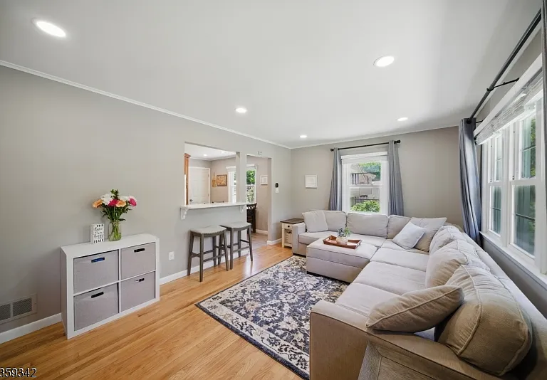 22 Beaver Brook Ln — Photo 4