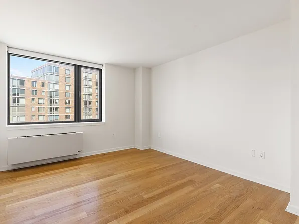 425 Main St APT 15C, New York, NY 10044