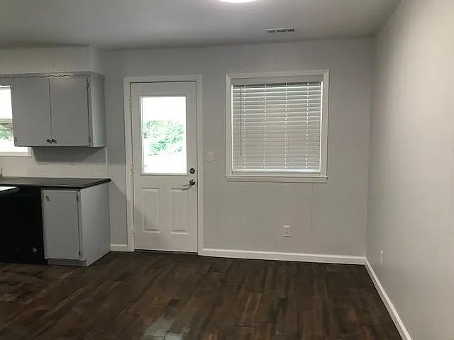 3355 N Martin Ave — Photo 4