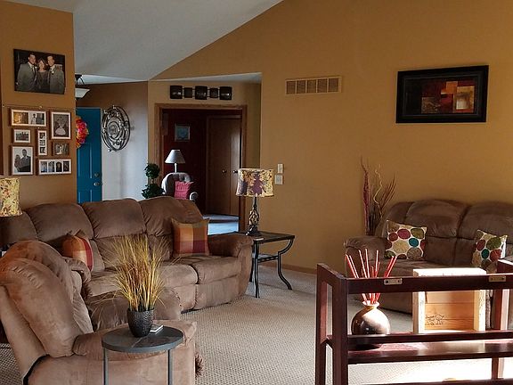 Living Room 17' x 19'6