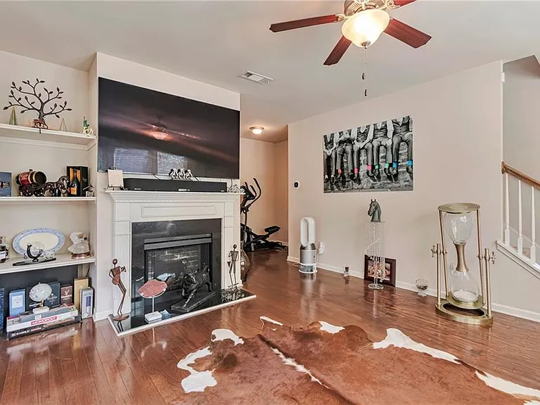 566 Jody Pl — Photo 12
