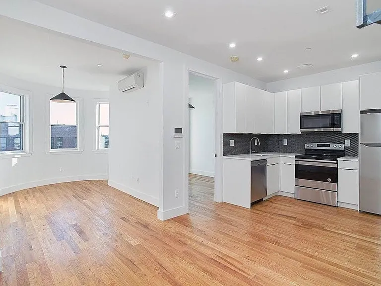 3215 Clarendon Rd #4F — Photo 9