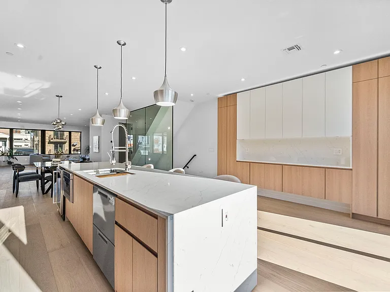 222 Washington Pl — Photo 24