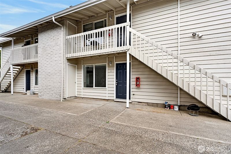 5th image of 1101 S Woodlawn Street #1-4