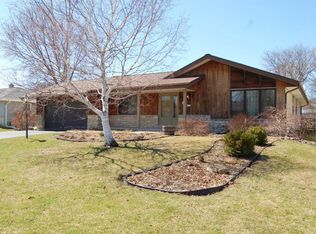 6163 S 37th St, Greenfield, WI 53221