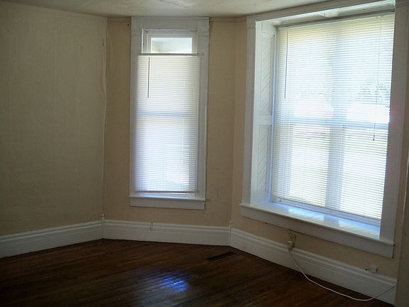 3rd image of 500 S Poplar St