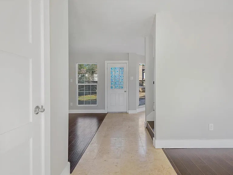 3642 Aldergrove Dr — Photo 2