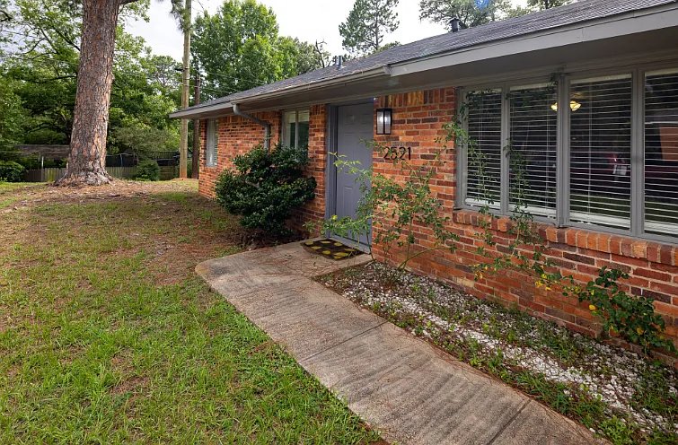 2521 Bateman Ave — Photo 7