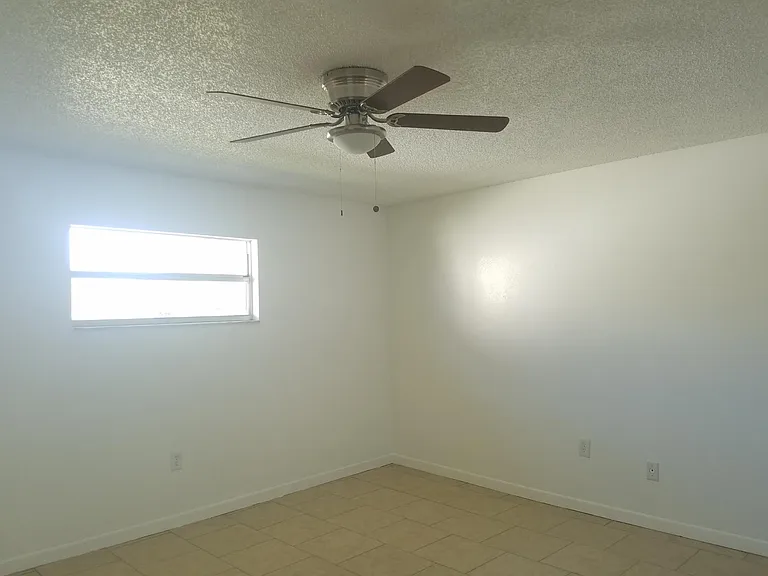 435 Earl Ave — Photo 15