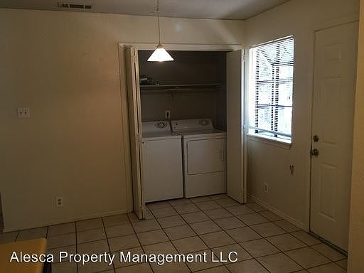 4th image of 305 Algerita Dr APT B