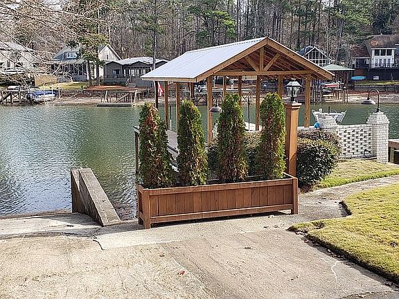 Boat ramp, 2 slips, jetski dock