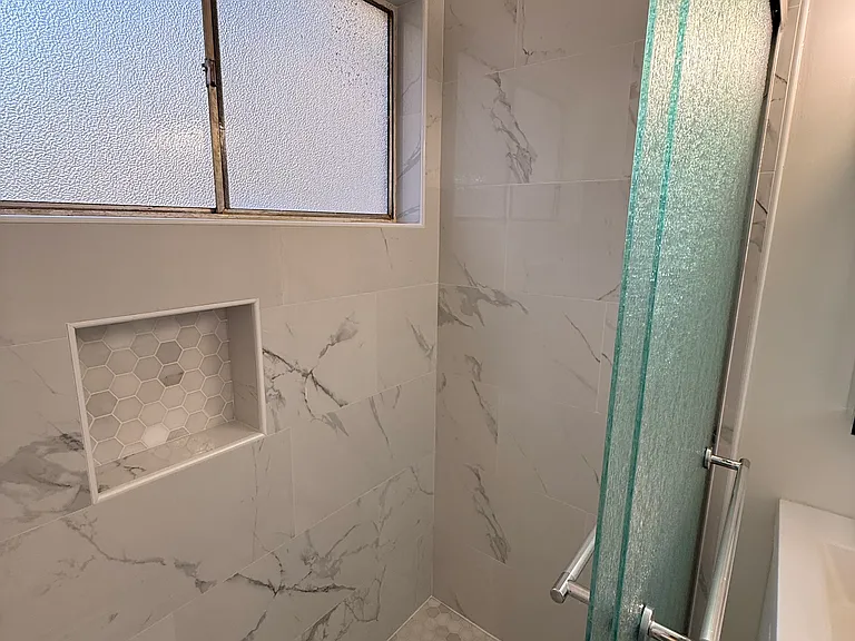Beverly Rossmore Apartments — Photo 24