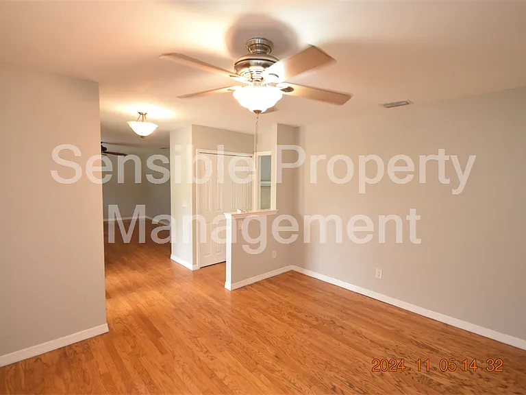3827 Frostwood Ct — Photo 10