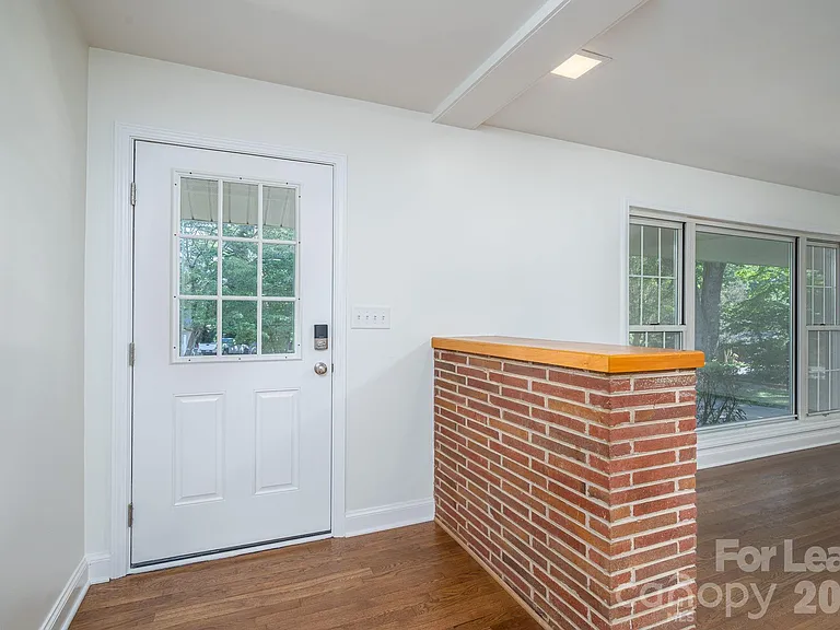 2020 Helen Dr — Photo 4