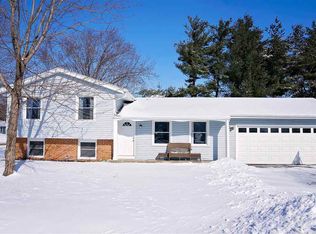 4952 Crown Point Rd, Roscoe, IL 61073