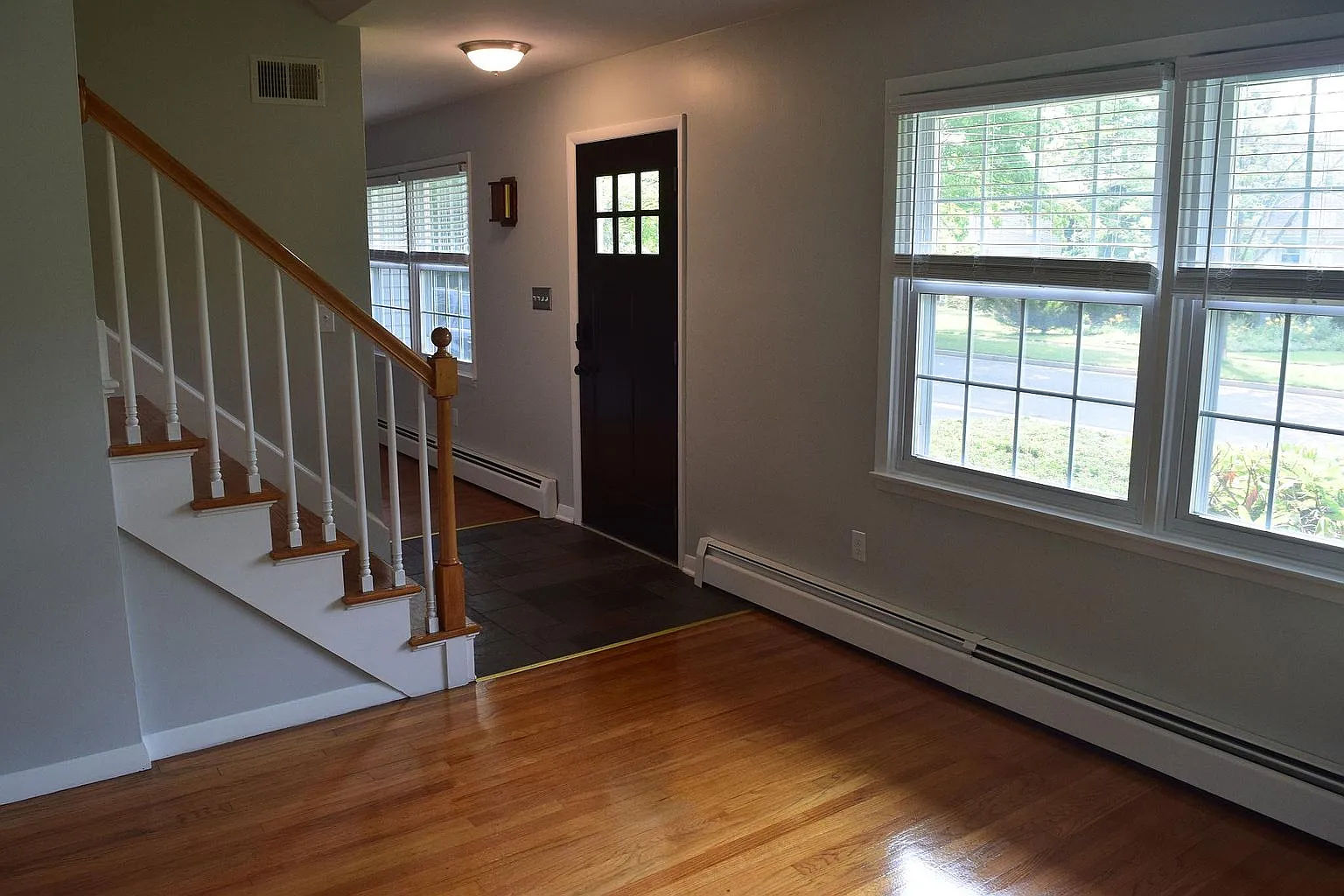 4 bed, 1.5 bath, 2454 sqft, $1,900 — Photo 4