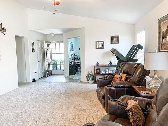 4th image of 13677 Winewood St
