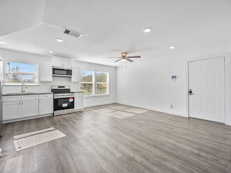 2320 Wavell St #B — Photo 4