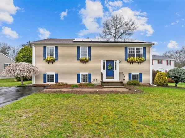 37 Remington Farm Dr, Coventry, RI 02816