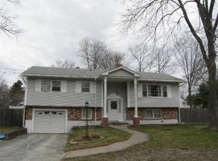 9 Tate St, Hudson, NH 03051