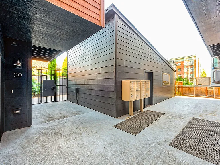 1607 NW Davis St — Photo 15