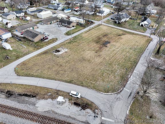 3rd image of 914 Mill Lane