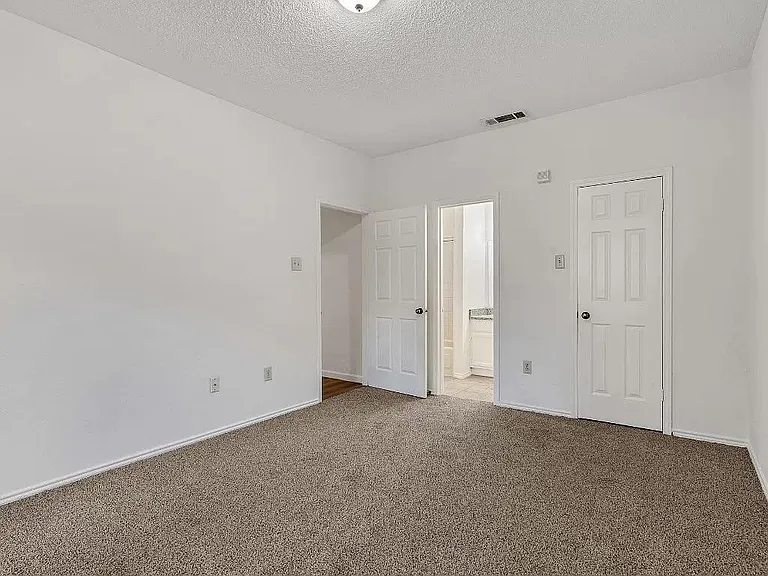 9600 Royal Ln #206 — Photo 8